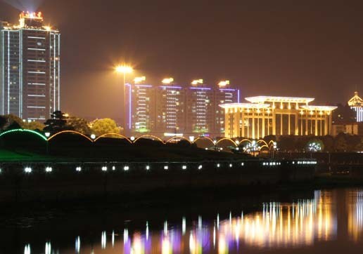 岳陽(yáng)夜景.jpg